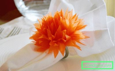 Servilletero con flor de papel de seda