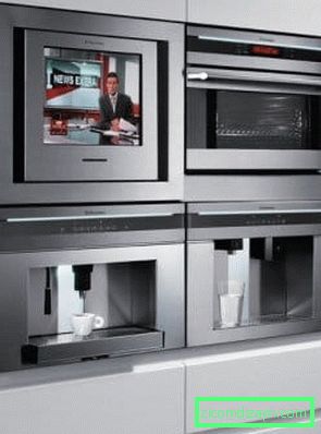 TV incorporada en la cocina. TV incorporada en la cocina.
